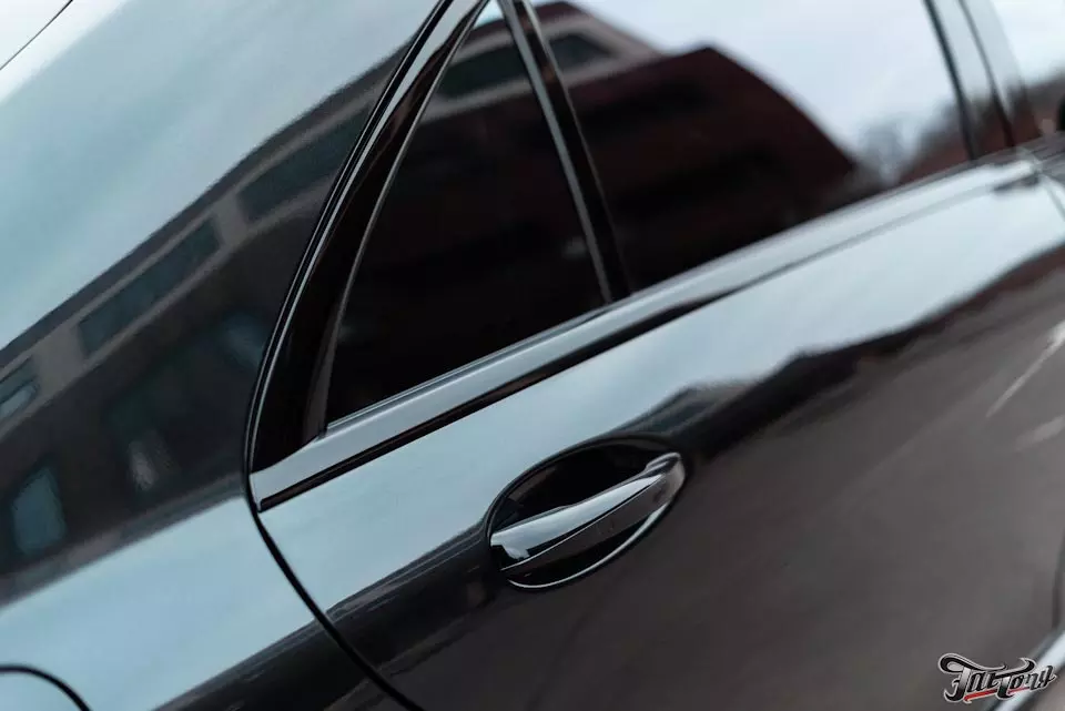 Mercedes S63AMG. Установка карбоновых элементов и выхлопа Brabus. Антихром. Антигравийная защита кузова. Apple TV.